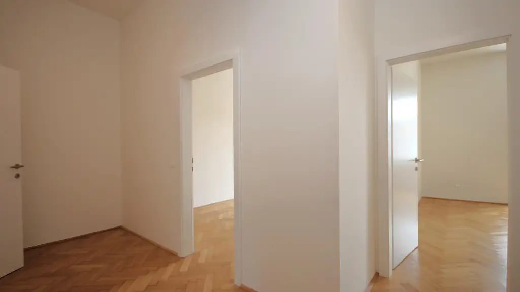 Erstbezug nach umfassender Sanierung: Sonnige Altbauwohnung am Hauptplatz Frohnleiten