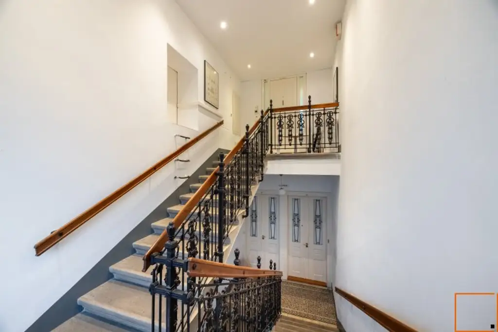 Luftiges Familien-Penthouse mit Ateliercharakter, großen Terrassen und Grünblick