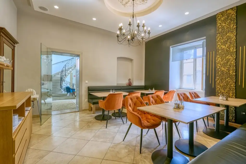 +++ Historischer Immobilienkomplex im Herzen von Sopron mit vielseitigem Entwicklungspotenzial +++