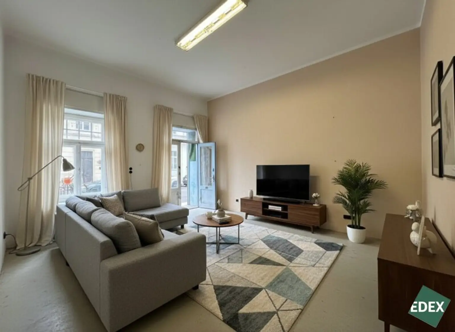 Wohnung mit Potential: Sanierungsbedürftige 3-Zimmer Wohnung in zentraler Lage