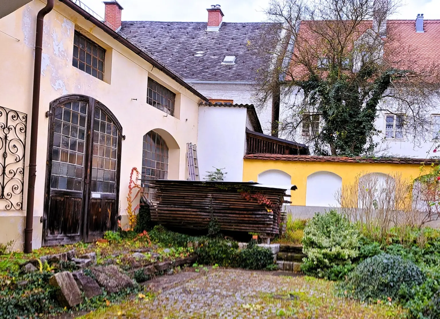 charmantes Wohnhaus mit zwei Wohneinheiten, Innenhof-Garten und Werkstatt - Steyr/Steyrdorf