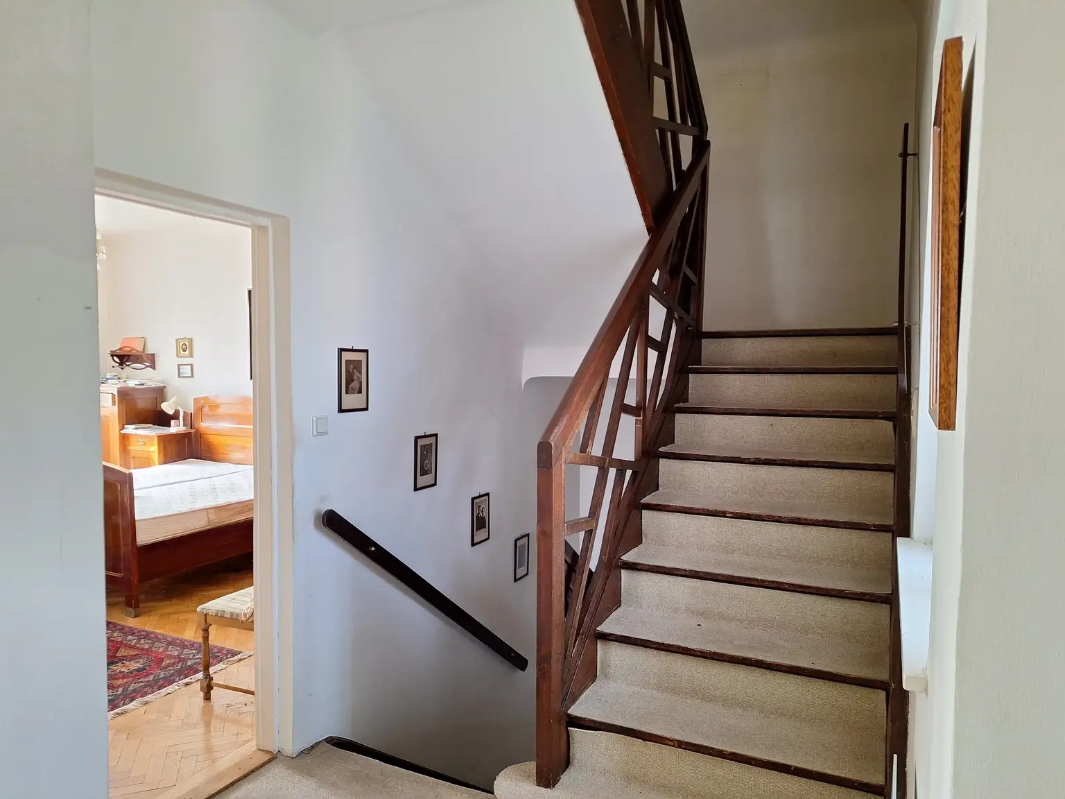 Rarität - Dekorativer Fassadenschmuck aus den 1930er Jahren - Nahe Maurer Wald und Lainzer Tiergarten