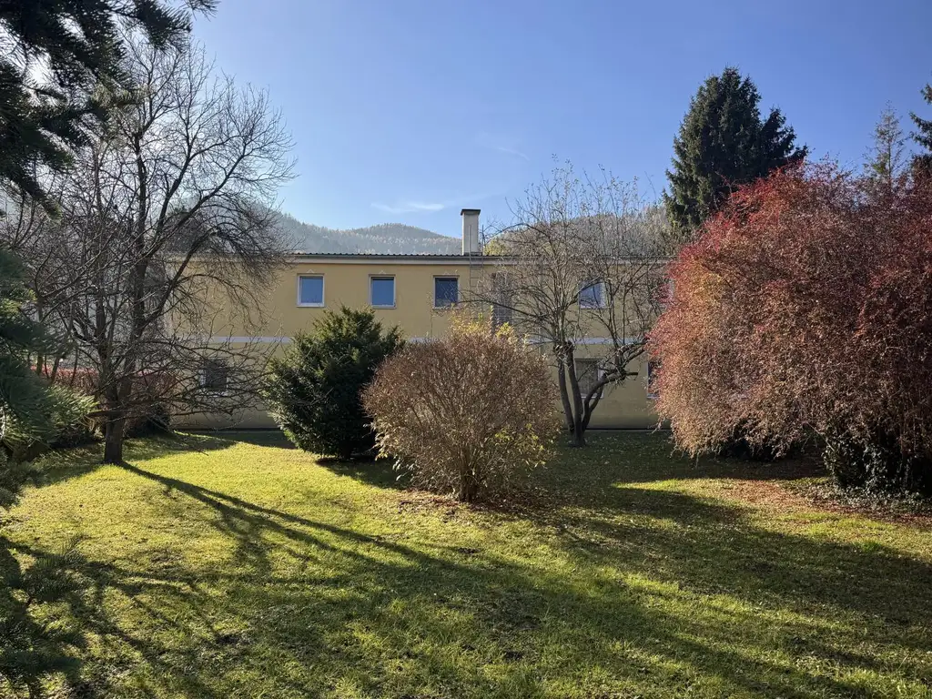 Großzügiges Grundstück mit bestehender Bebauung und attraktiver Bebauungsdichte