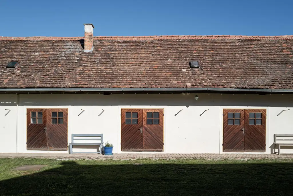 “Zauberhafter Dreikanthof mit großem Gartenparadies bei Tulln“