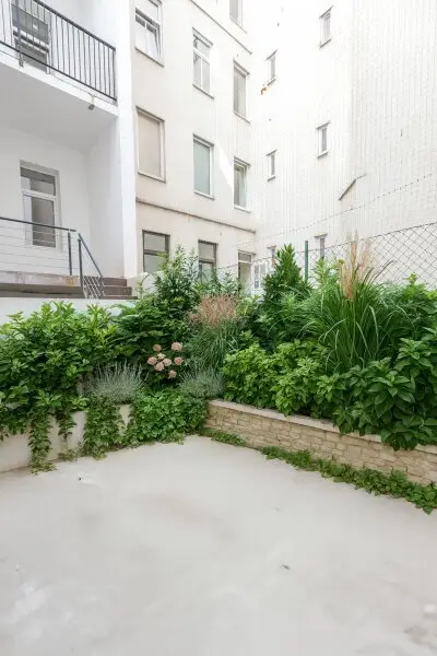 Traumhafte Gartenwohnung im Luxus-Altbau! Erstbezug mit 3-Zi. und 2 Terrassen!