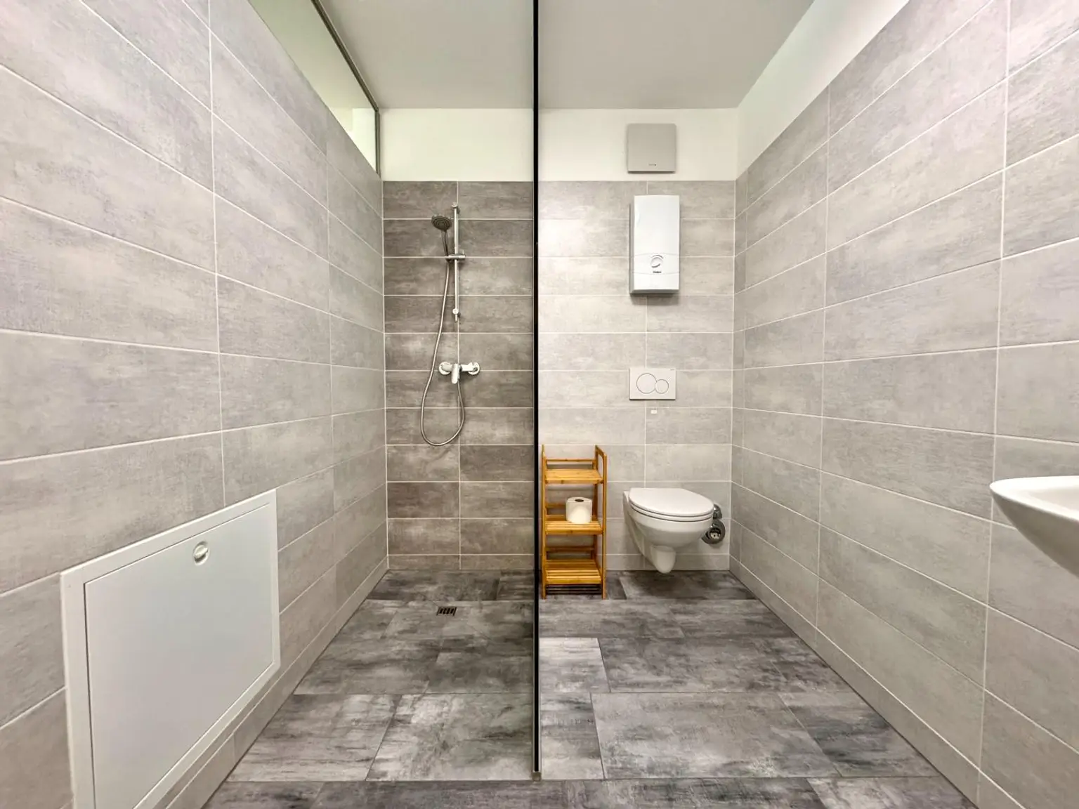 Walk-In-Dusche und WC