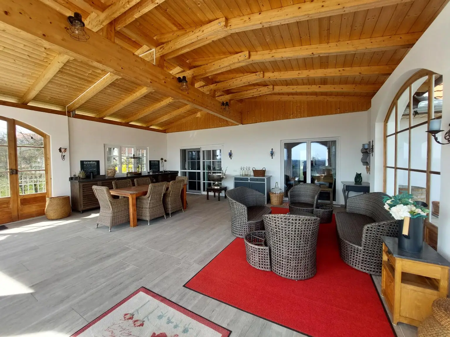 sehr großzügige Terrasse mit traumhafter Aussicht