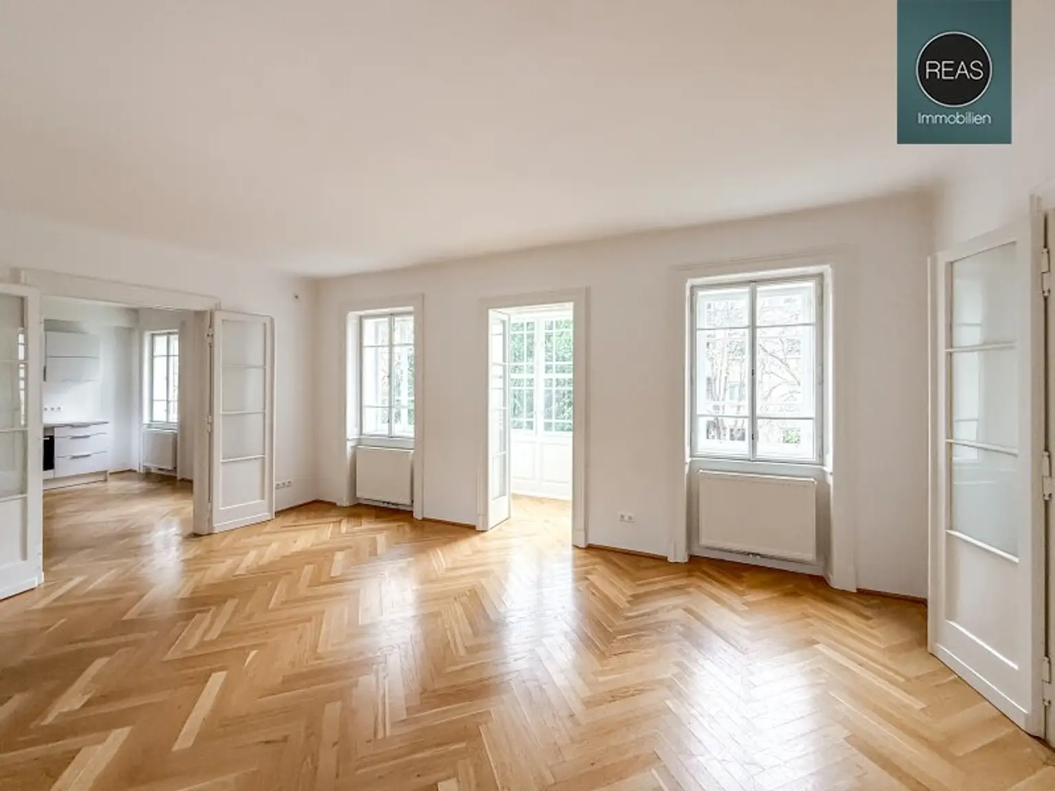 Büro mit Gartenblick und Erker in Bestlage neben dem Schubert-Museum! Gartennutzung inklusive!