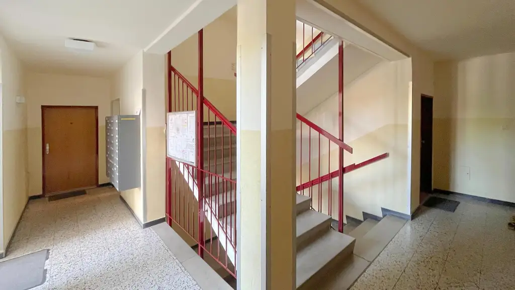 GROSSE GEPFLEGTE WOHNUNG MIT LIFT