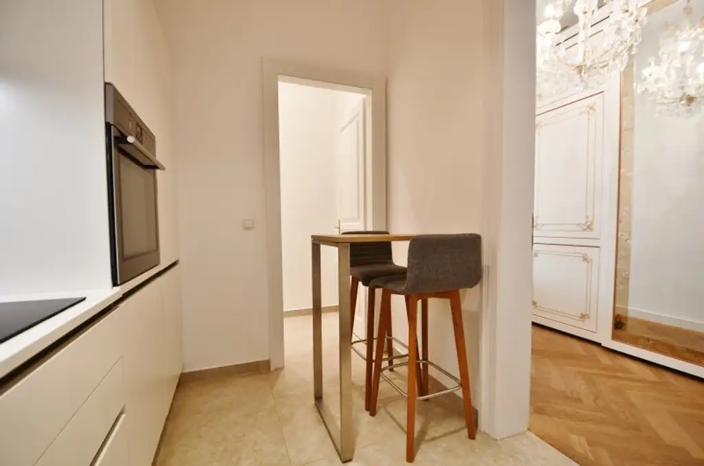 Charmante Stilaltbauwohnung im Servitenviertel – Eleganz & Ruhe in Bestlage