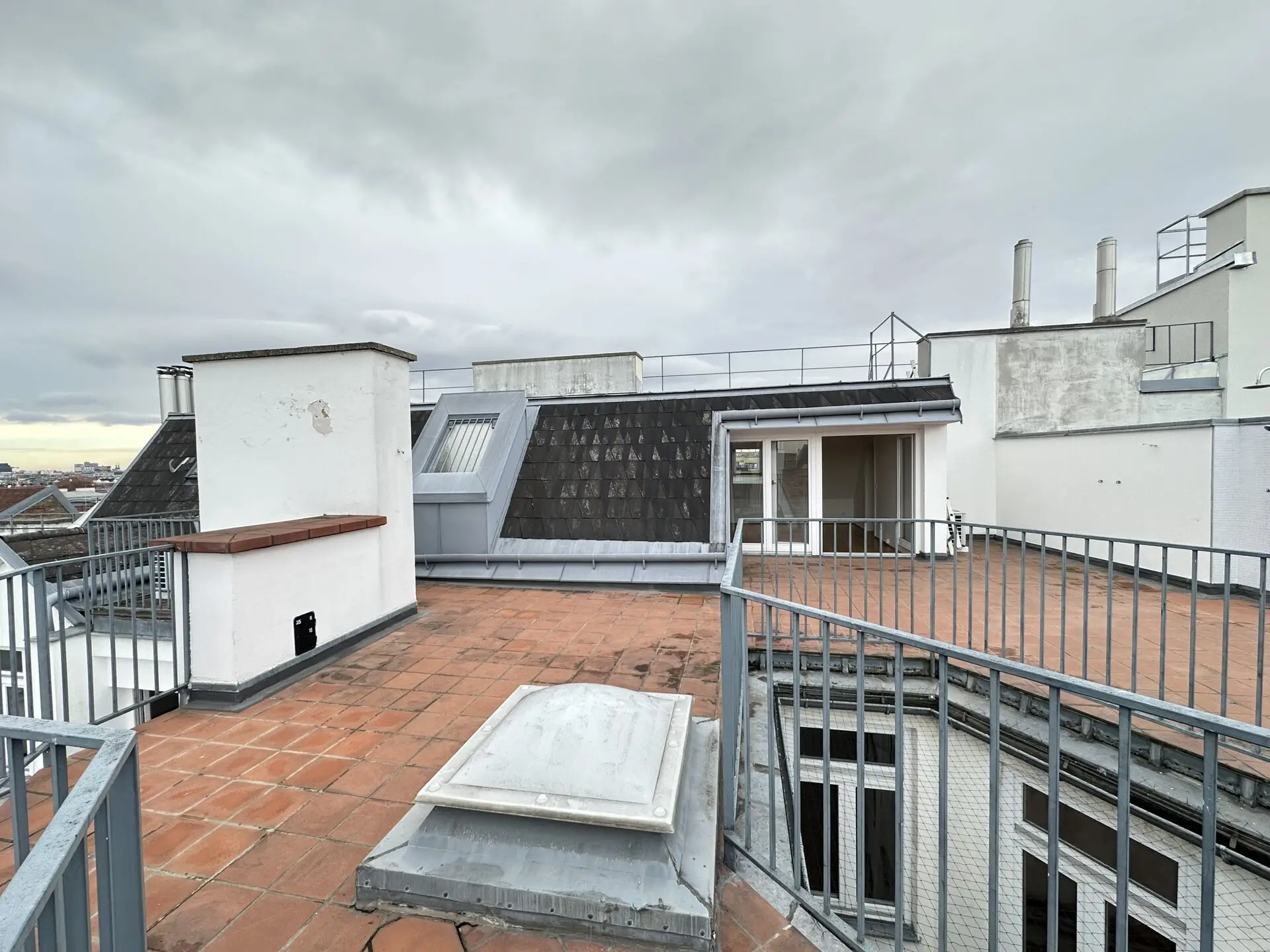 20251211_125406863_iOS