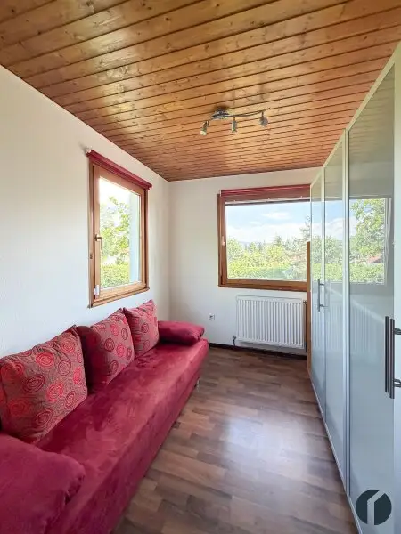 Ein Haus zum Wohnungspreis: viel Platz, Garten und Pool inklusive