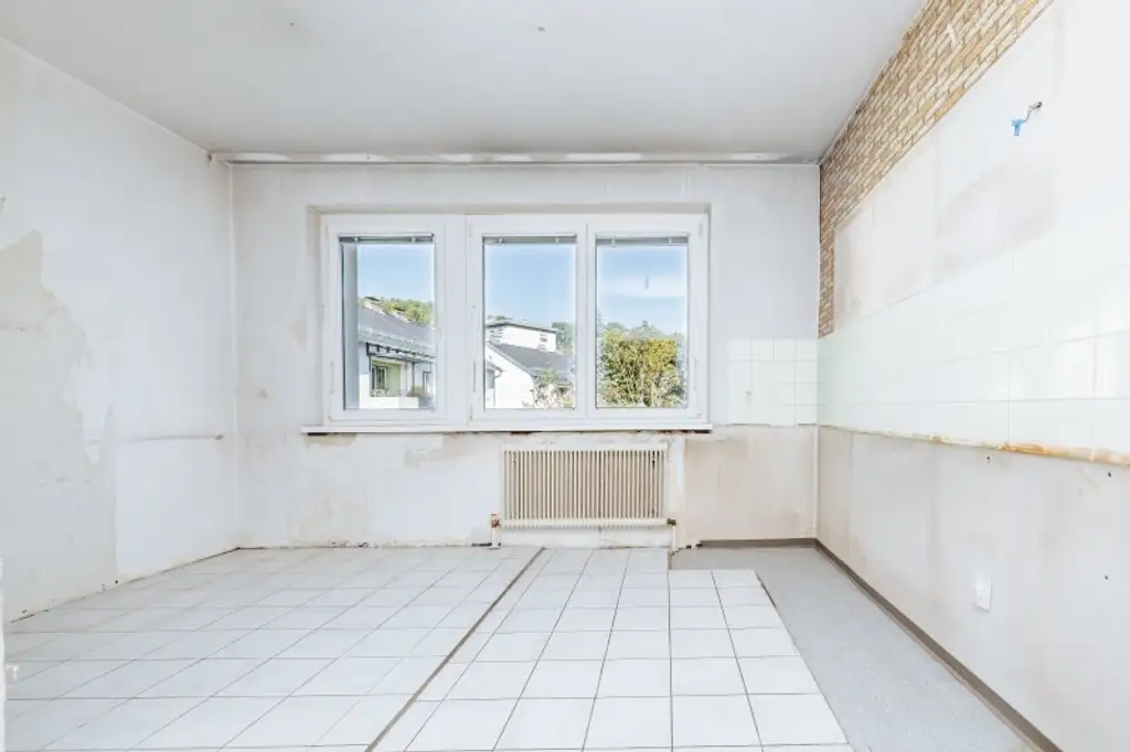 GEIDORF I UNSANIERTER WOHNJUWEL I RUHIGE LAGE MIT GRÜNBLICK I HOHE RÄUME I ALTBAUCHARME MIT PARKETT I BAD MIT  BADEWANNE I PROJEKT WOHNEN