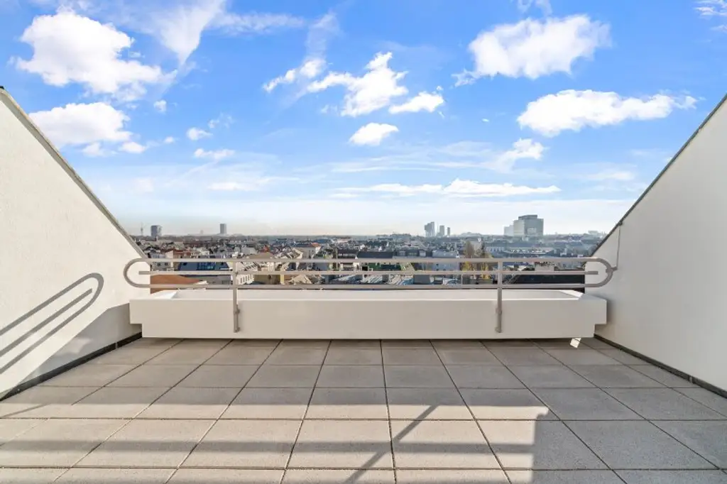 Generalsanierte Eigentumswohnung auf drei Ebenen mit zwei Terrassen - Gegenüber Sofiensäle