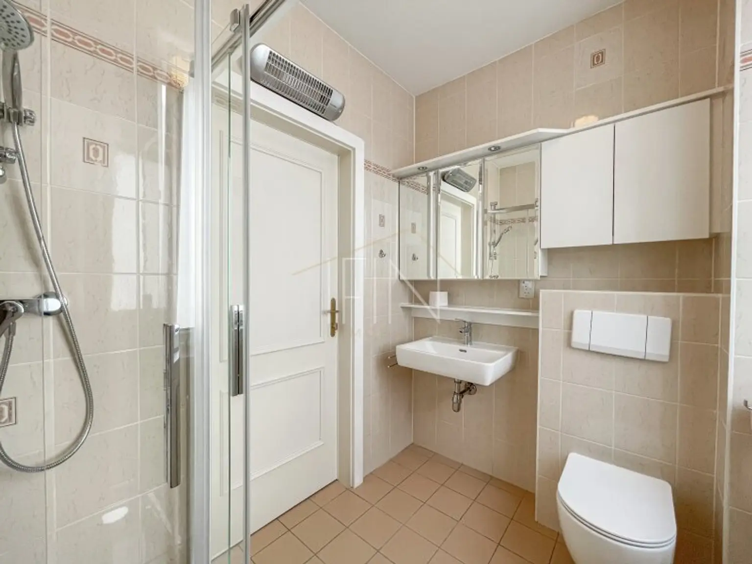 Schöne 2-Zimmer-Wohnung mit Garage in U-Bahn Nähe