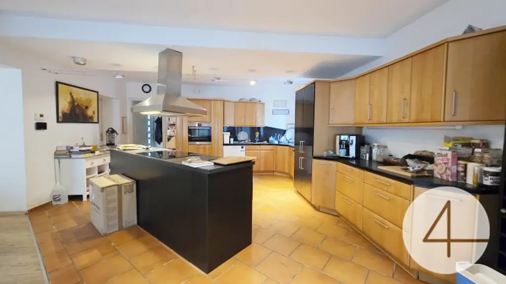 Zweifamilienhaus mit ca. 300 m² Wohnfläche