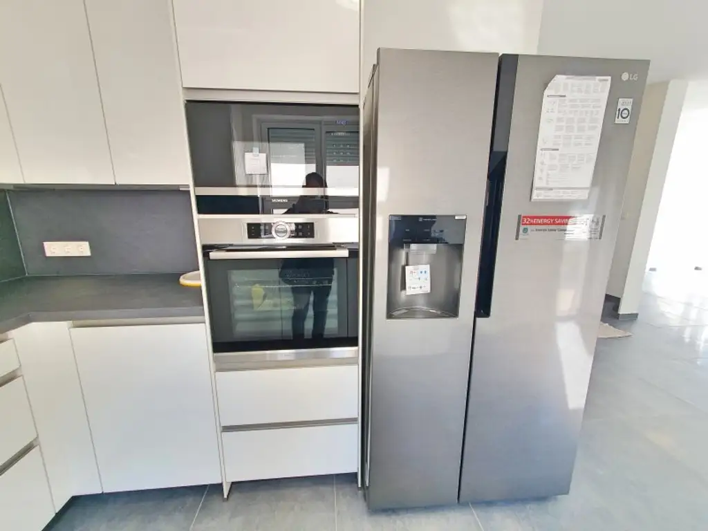 MODERNE DOPPELHAUSHÄLFTE IM NORDEN VON WIEN NÄHE U1 LEOPOLDAU.