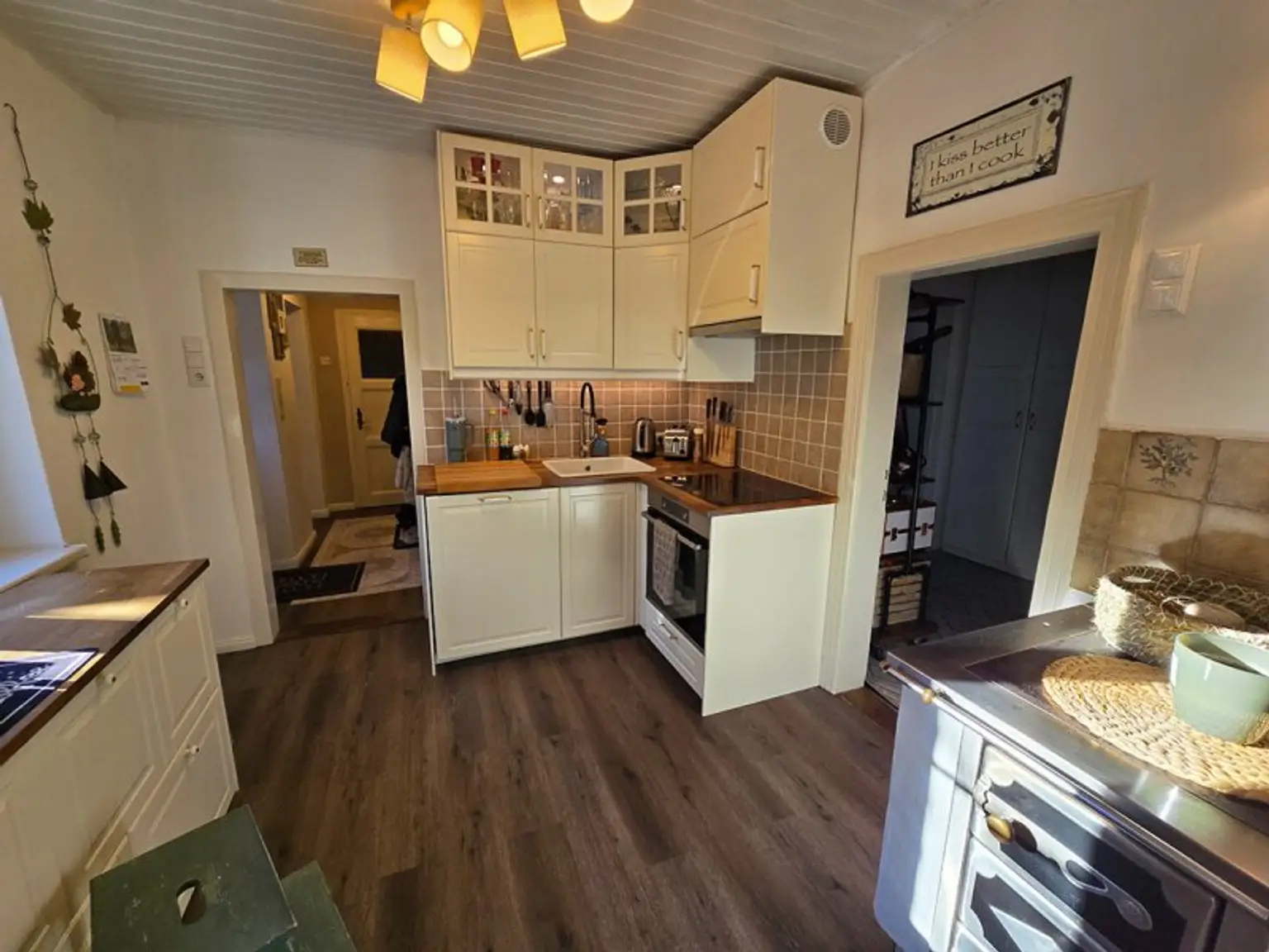 *** TOP SANIERTES HAUS IN ZENTRUMS-LAGE *** KACHELÖFEN *** TERRASSEN *** uvm....