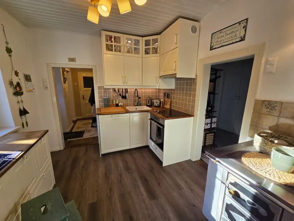 *** TOP SANIERTES HAUS IN ZENTRUMS-LAGE *** KACHELÖFEN *** TERRASSEN *** uvm....