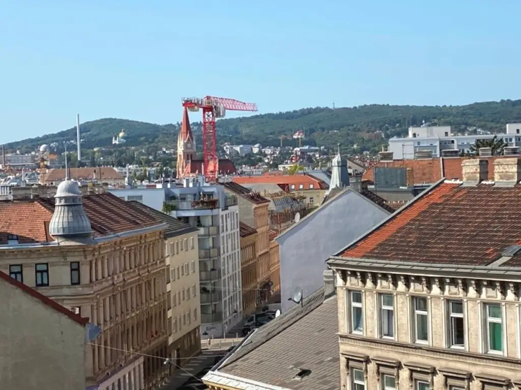 Nur ca. € 4.200 pro m² - 3 Zimmer DG-Wohnung  -  2 Gehminuten zur U3 Station Johnstraße