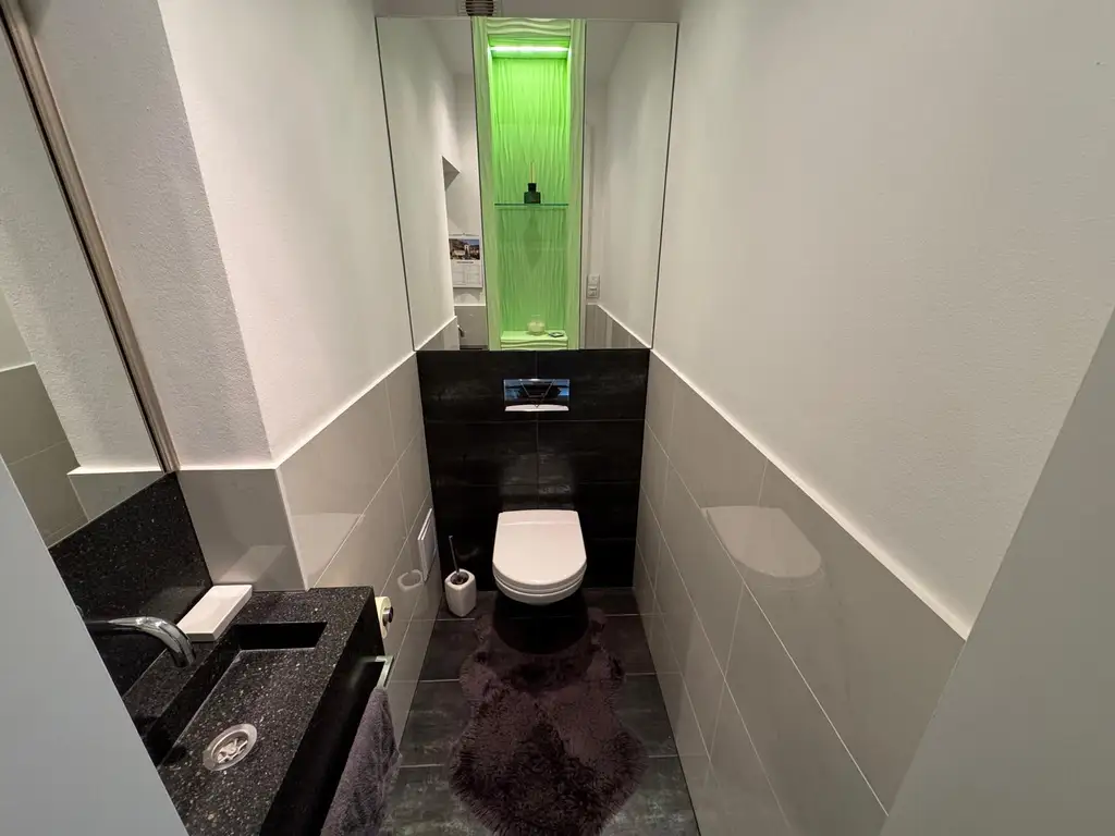 Moderne, luxuriöse  Wohlfühlwohnung mit Tiefgaragenplatz! Inklusive moderner Möblierung!