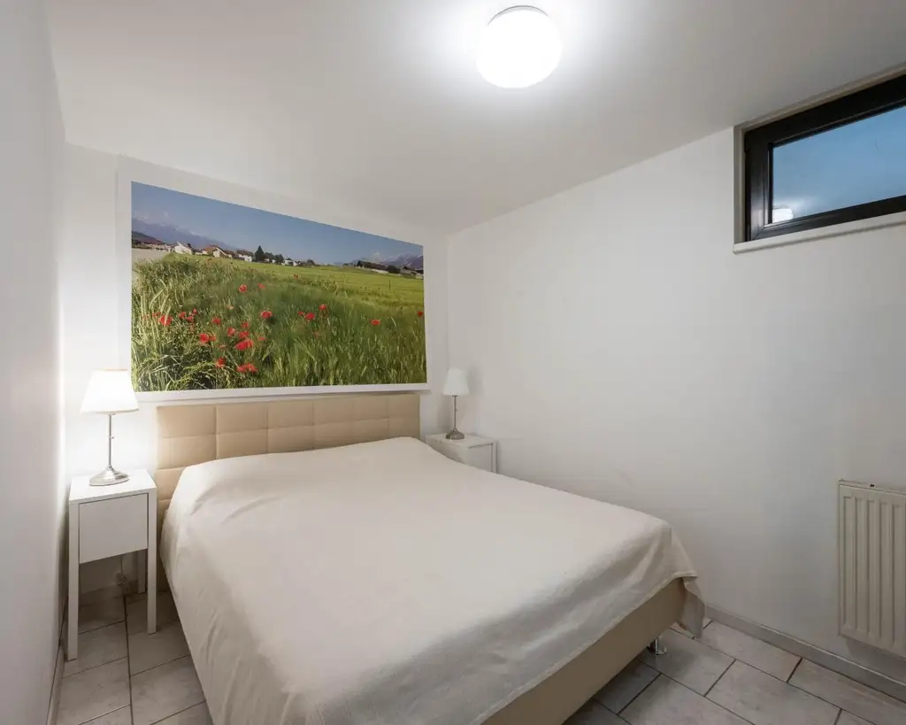 Attraktive Doppelhaushälfte mit sonnigem Wintergarten in ruhiger Lage