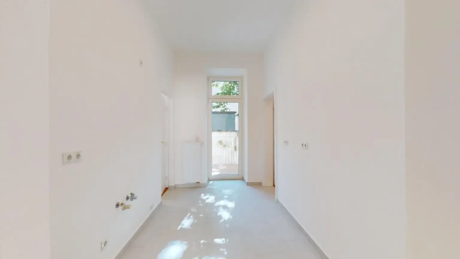 2 -Zimmer-Altbauwohnung - Sanierungsbedürftig