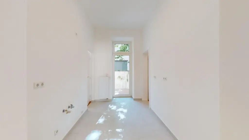 2 -Zimmer-Altbauwohnung - Sanierungsbedürftig