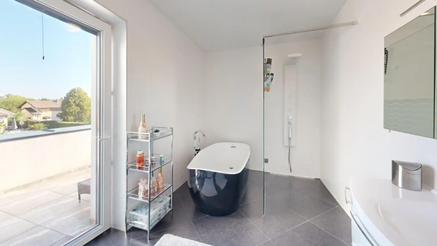 1.OG - Badezimmer 2 - Zugang über Master Bedroom