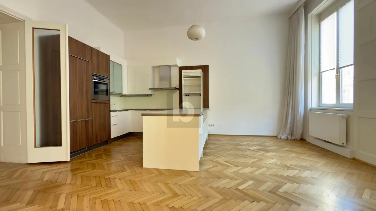 CHARMANTER GERÄUMIGER ALTBAU - TOP GEPFLEGT MIT KLIMAANLAGE