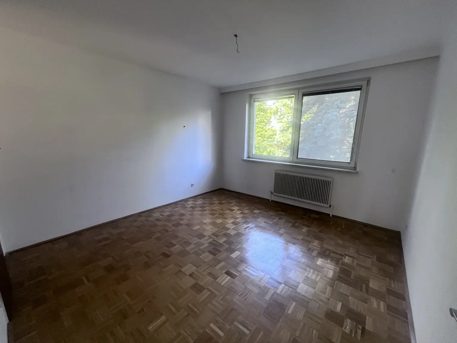 Großes Schlafzimmer