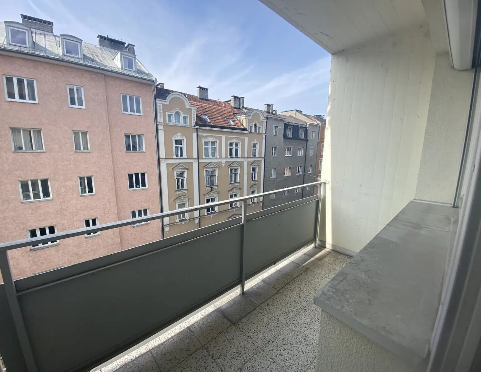 Gering renovierungsbedürftige Wohnung mit Balkon und Loggia in guter Lage Innsbruck - Ihr neues Zuhause!