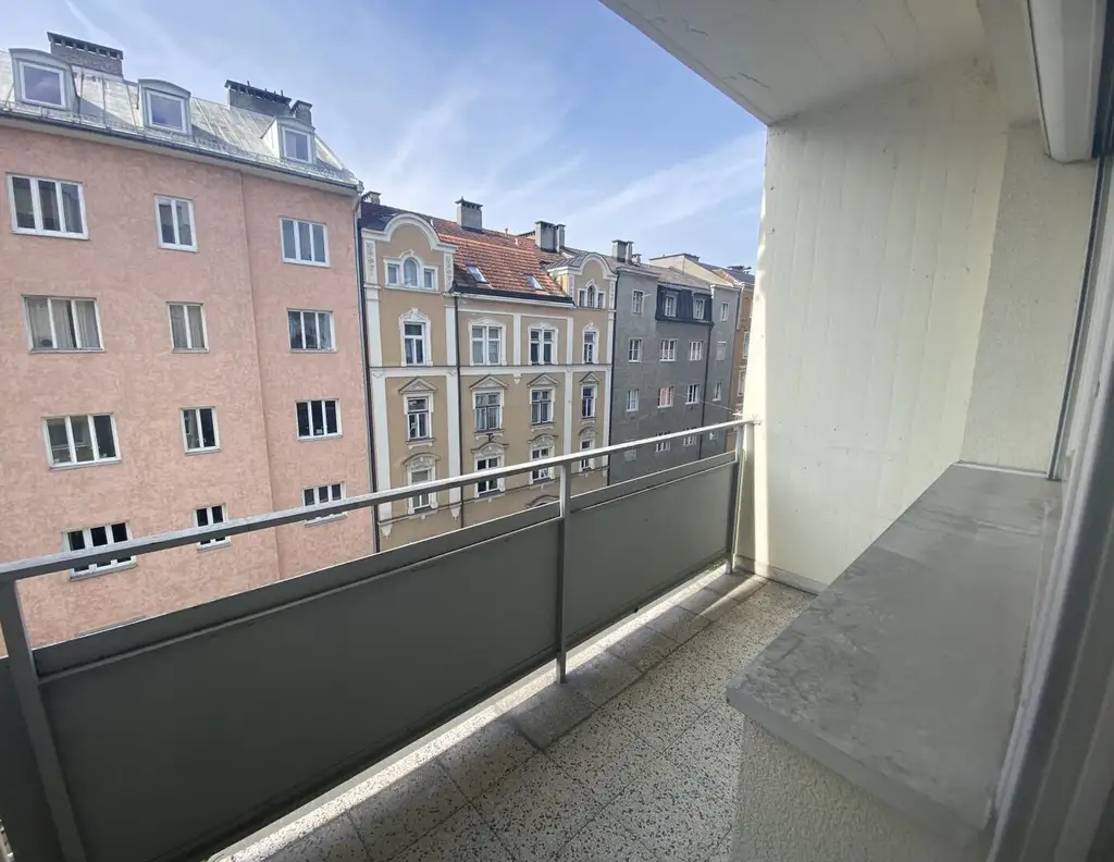 Gering renovierungsbedürftige Wohnung mit Balkon und Loggia in guter Lage Innsbruck - Ihr neues Zuhause!