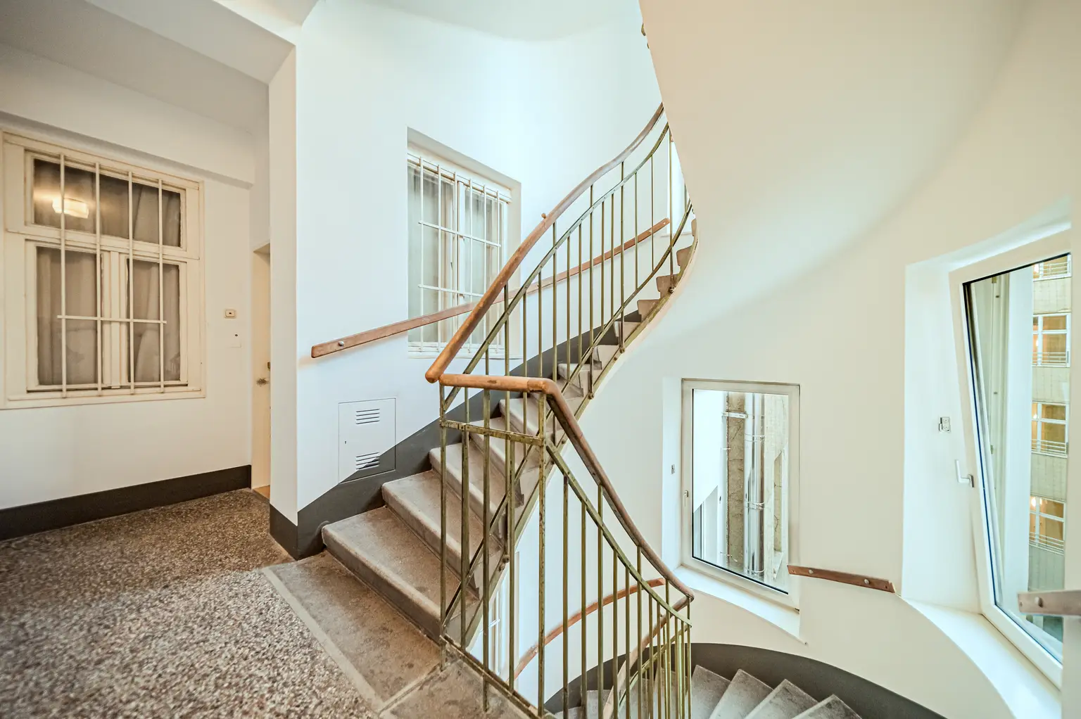 Großzügig geschnittene 3 Zimmer Wohnung in Toplage 1100 Wien Fussgängerzone !