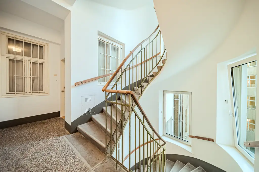 Großzügig geschnittene 3 Zimmer Wohnung in Toplage 1100 Wien Fussgängerzone !