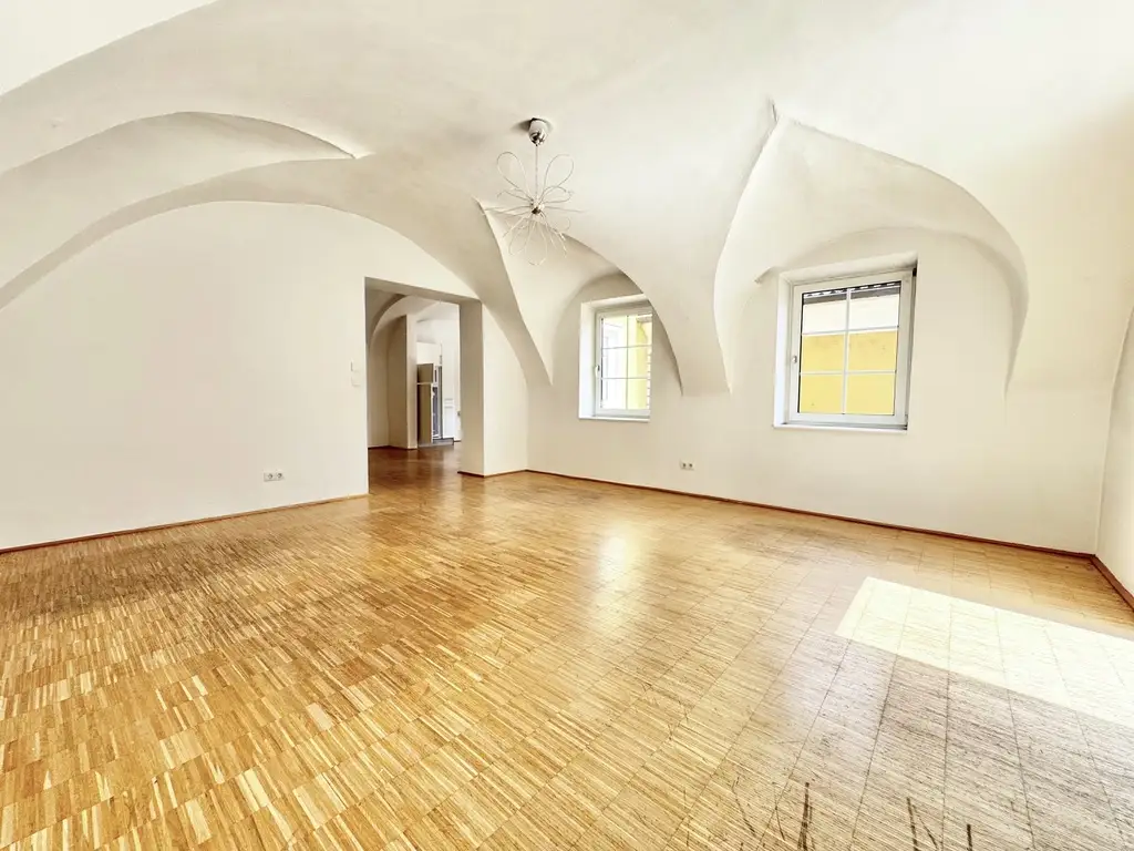 TOPLAGE NÄHE RATHHAUS | OPTIMAL AUFGETEILTE 4 ZIMMER MIT TERRASSE | TOP-BÜRO IN KORNEUBURG