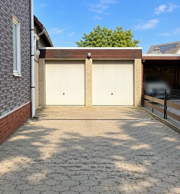 Garage und Hof