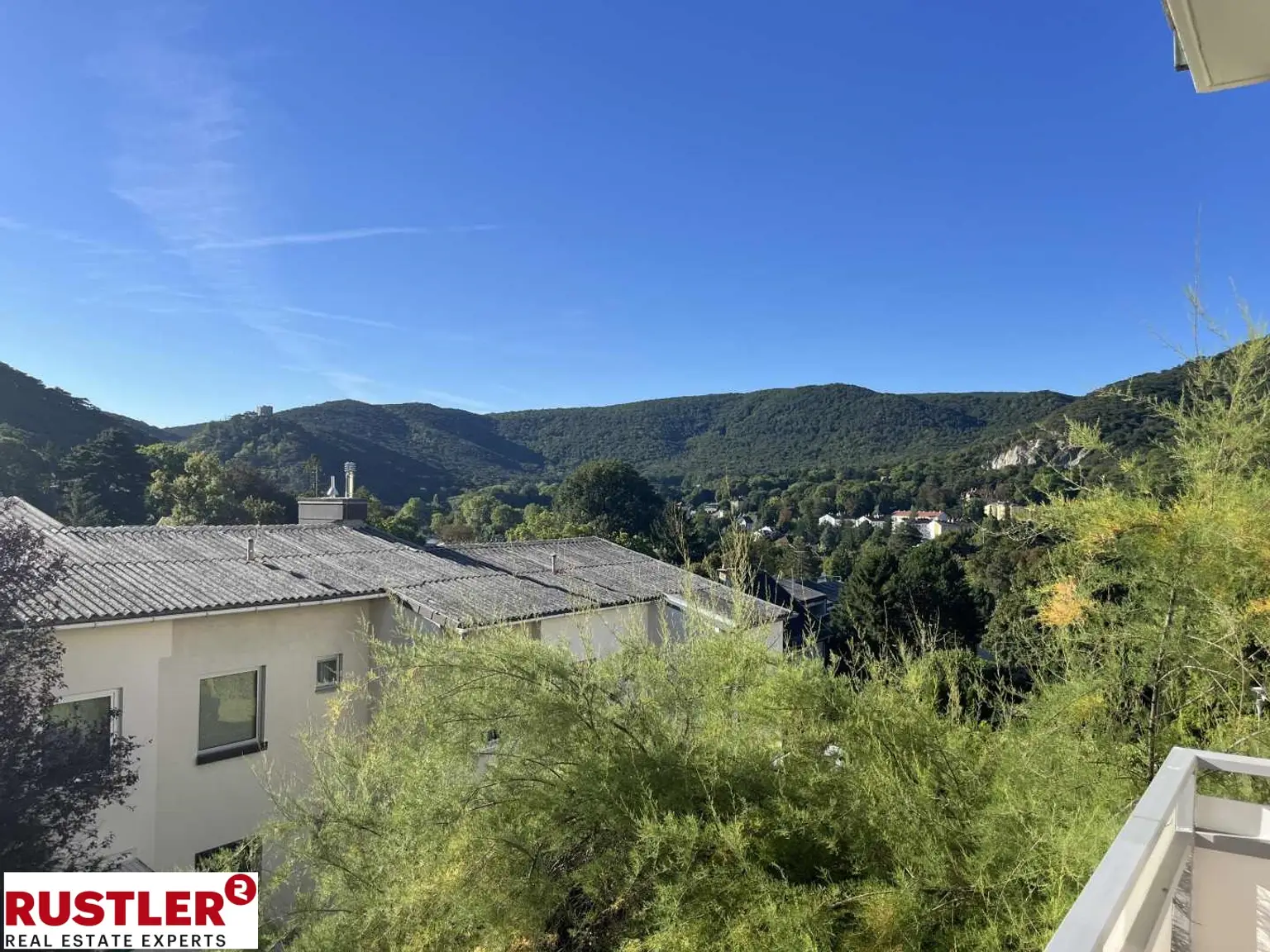 Wohnen zwischen den Schirmföhren mit Blick zum Husarentempel