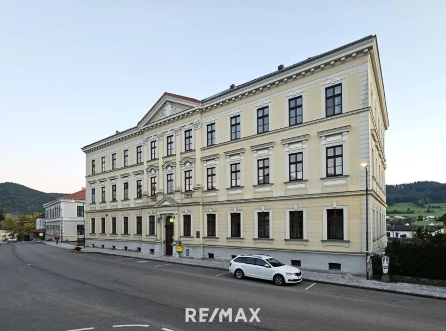 Charakteristisches Zinshaus im Ortszentrum