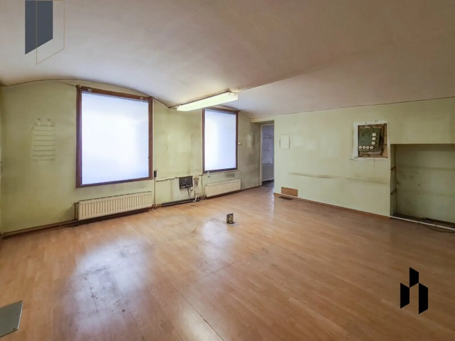 2 in 1! Geschäftsfläche + Wohnung nähe U3 Rochusmarkt! Sanierungsbedürftig!