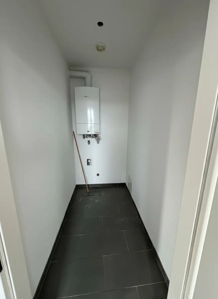 ERSTBEZUG NACH SANIERUNG: Helle klimatisierte Dachgeschoss-Wohnung in der Taborstraße