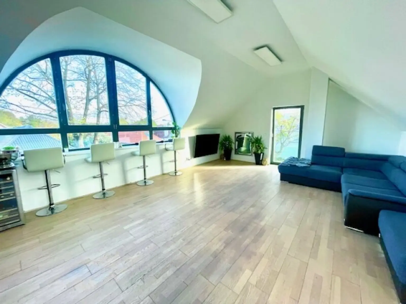 EIGENTUMSWOHNUNG mit herrliche TERRASSE & Garten- ELEGANTE 2-Zimmer-Wohnung in Top Lage von STAMMERSDORF!