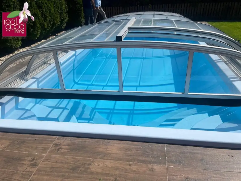 Teilmöbliertes Traumhaus in einer Kleingartensiedlung mit Pool, Garten und einem Wohnkeller