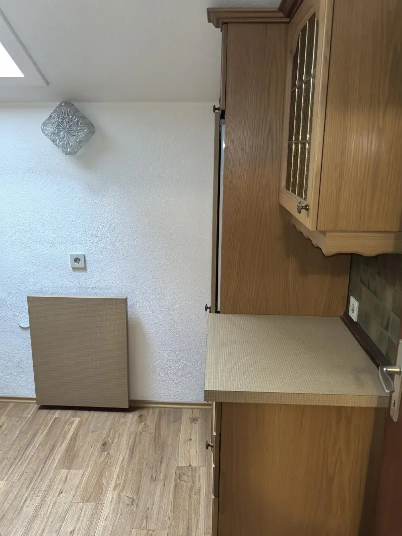 Gepflegte Mansardenwohnung mit Garage