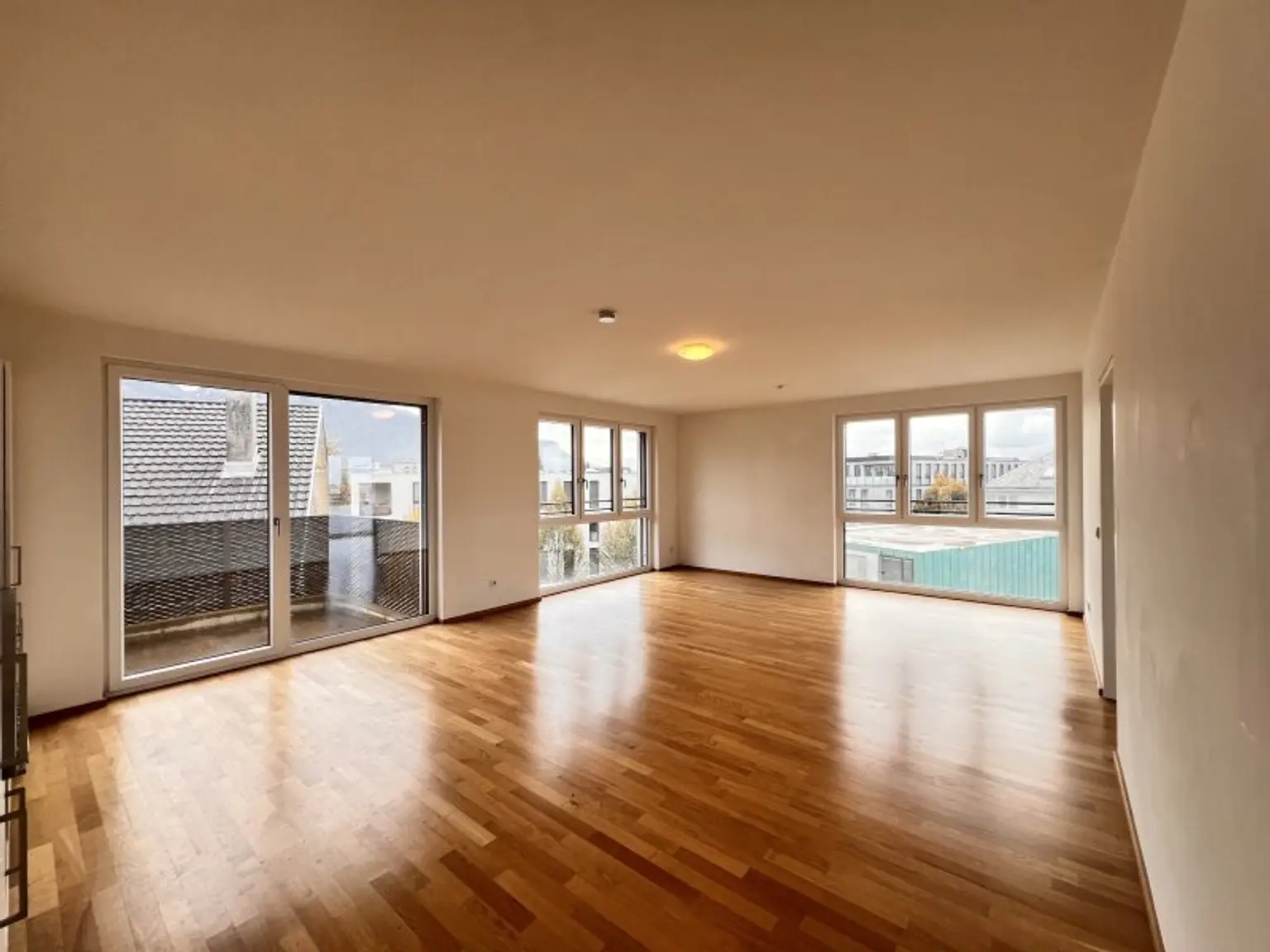 Großzügige, lichtdurchflutete 4 Zimmer Wohnung mit Balkon im Zentrum von Dornbirn