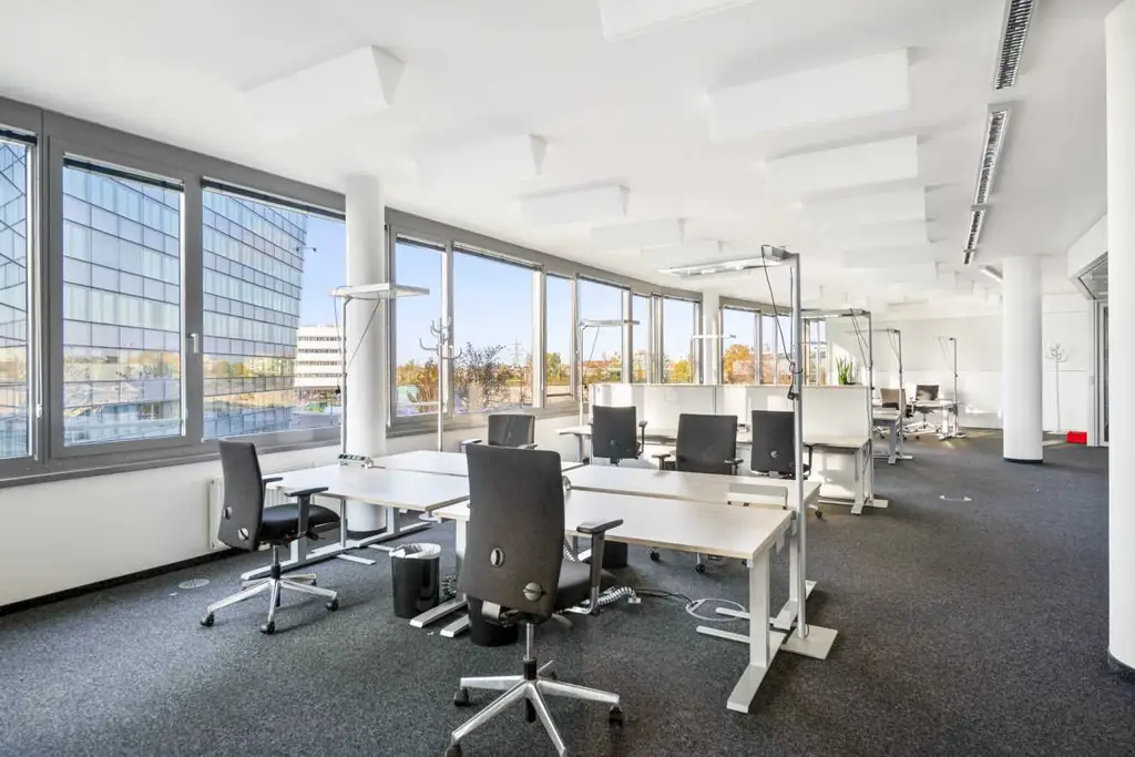 Top moderne & voll Ausgestattete Büroflächen in der Siemensstraße zu mieten!