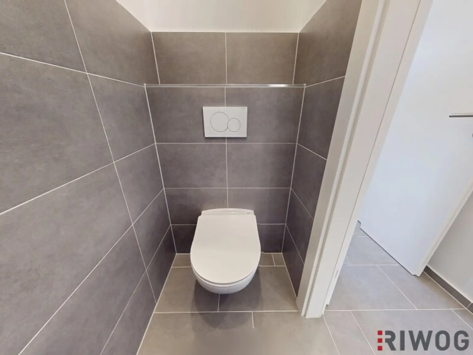 ERSTBEZUG nach Sanierung I 4 Zimmer Wohnung mit Loggia I Tischler Küche mit Siemens Geräte inklusive I Ruhelage I Naturpark Föhrenberge I 360° Rundgang