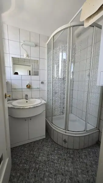 Wohnen im grünen Hietzing: Charmante 2-Zimmer-Wohnung - 2.Stock OHNE Lift