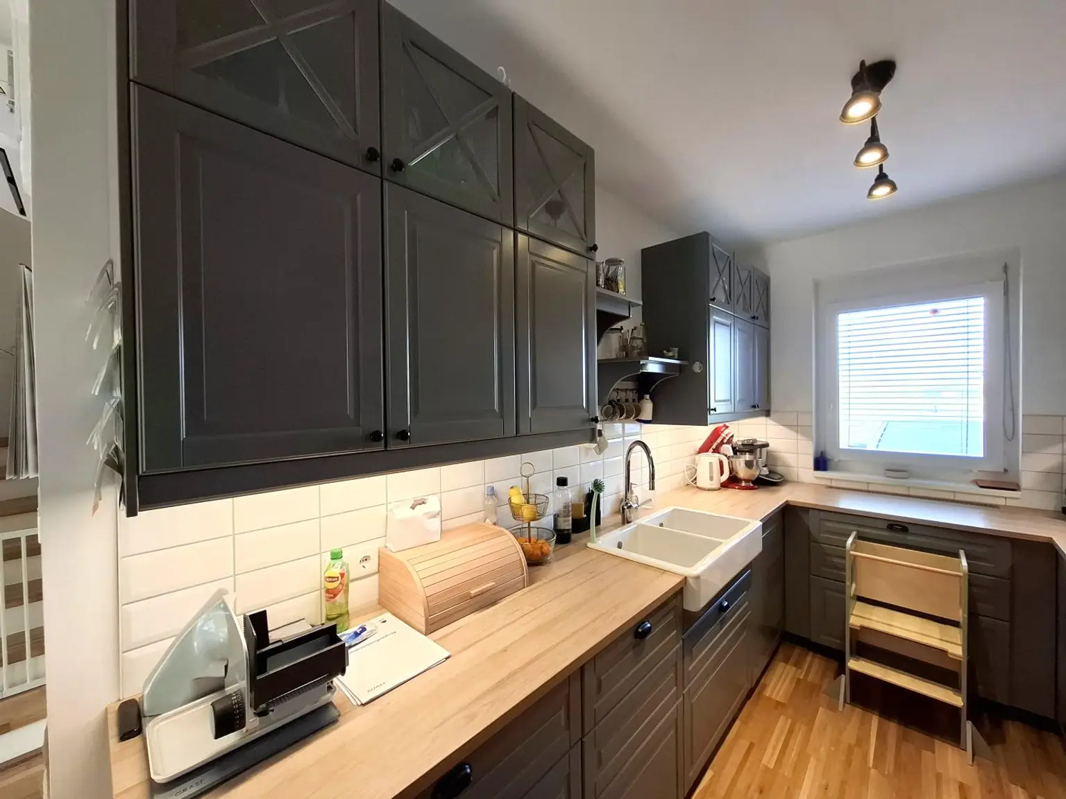 Neuwertige Doppelhaushälfte mit TOP Ausstattung in ruhiger Ortsrandlage