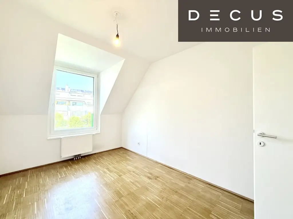 / 4 ZIMMER/ ZENTRAL BEGEHBAR/ VERFÜGBAR AB 1.07.2025 / DACHGESCHOSS / TERRASSE